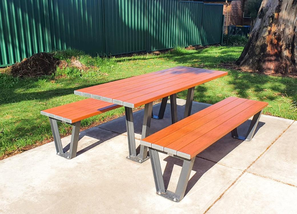 Monaco Aluminium Table Setting