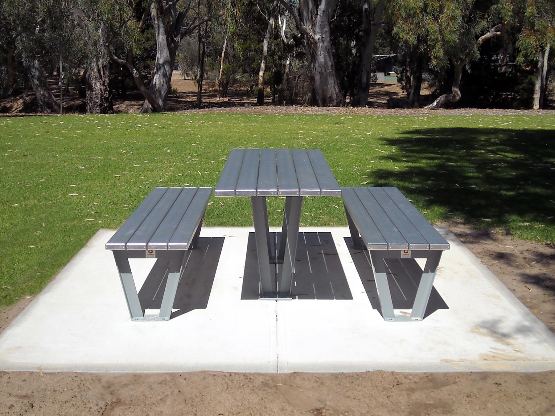 Monaco Aluminium Table Setting