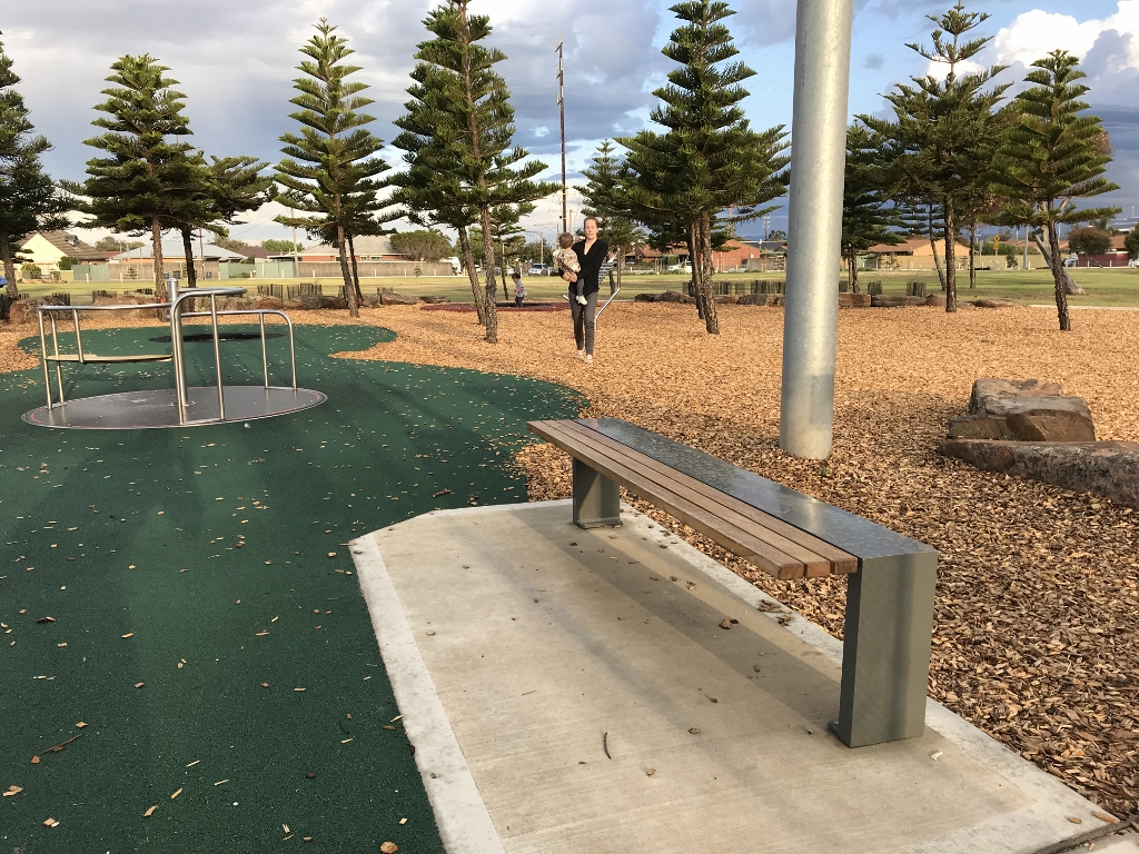 Monarch Timber Bench - Image 3